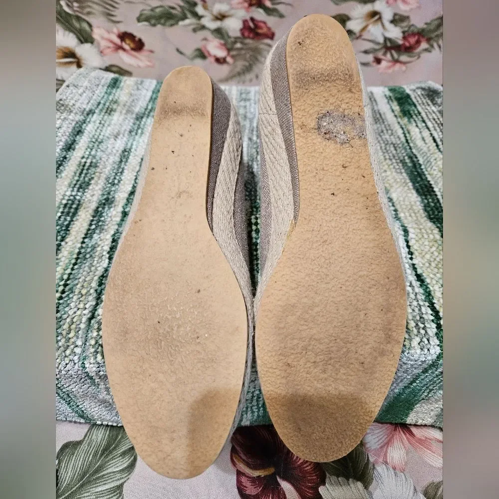 #326 Outdorables- Espadrilles-Tan linen uppers w rope-like trim - Size: 8 M